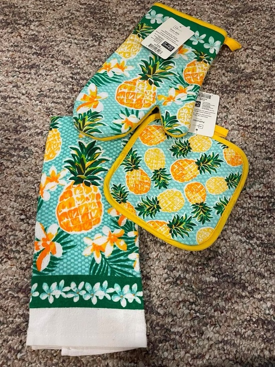 Other - Pineapple Kitchen Set - Oven Mitt, Pot Holder & Towel - Yellow & Teal